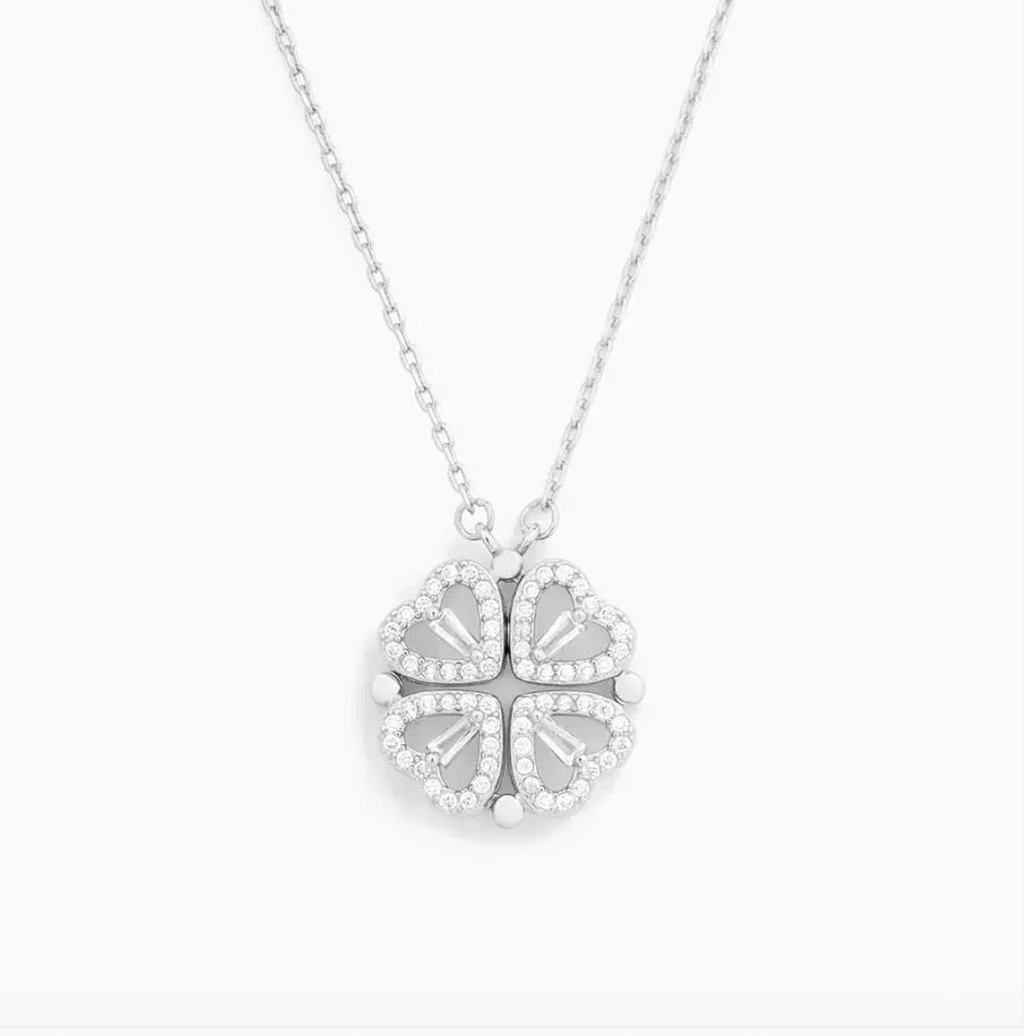 The Clover magnetic clover pendant necklace in silver